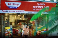 VinShop chi 20 tỷ đồng hỗ trợ tạp hoá nhập hàng bán Tết