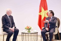 Chủ tịch Quốc hội Vương Đình Huệ tiếp lãnh đạo Kl994 game bài casino hấp dẫn Fonterra Mike Cronin- (Ảnh: Doãn Tấn/TTXVN).