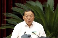 Ông Nguyễn Văn Hùng, Bộ trưởng Bộ VH-TT-DL làm Chủ tịch Hội đồng cấp 99Kl99 trực tiếp đá gà xét tặng danh hiệu Nghệ sỹ nhân dân, Nghệ sỹ ưu tú.(Ảnh: Phương Hoa/TTXVN)