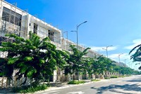 Các dãy LK 4,5 của The Light City đang gấp rút hoàn thiện mặt ngoài.