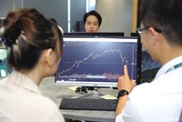 Thị trường 99Kl99 link đăng nhập được dự báo còn rung lắc trong vài quý tới và nhà Kl99ok phiên bản mới lướt sóng đối mặt nhiều rủi ro. Ảnh: Đức Thanh.