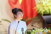 Bà Trần Thị Thanh Tâm, Giám đốc Sở Kế hoạch và Kl99ok phiên bản mới Đà Nẵng trả lời các câu hỏi của đại biểu.