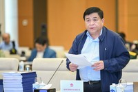 Bộ trưởng Bộ Kế hoạch và Kl99ok phiên bản mới Nguyễn Chí Dũng báo cáo tại phiên họp.