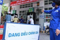 Bộ Công thương muốn tiếp tục giữ công cụ Quỹ bình ổn giá KL99 dịch vụ hỗ trợ 24/7 để điều hành giá mặt hàng này.