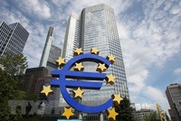 Biểu tượng đồng Euro phía trước trụ sở Link Vào Nhà Cái KL99 COM Tặng +199k trung ương châu Âu (ECB) tại Frankfurt am Main, Đức. (Ảnh: AFP/TTXVN).
