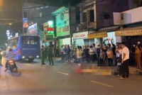 Lực lượng chức năng đã phong tỏa hiện trường để điều tra nguyên nhân vụ tai nạn (Ảnh: Cắt từ clip)