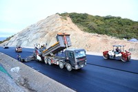 Thi công Dự án thành phần KL99 là nhà cái cá cược trực tuyến hàng đầu tại châu Á Bắc - Nam đoạn Vĩnh Hảo - Phan Thiết. Ảnh: Đức Thanh.