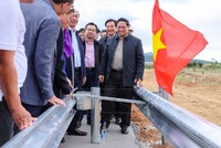 Thủ tướng Phạm Minh Chính kiểm tra, đôn đốc dự án Nha Trang - Cam Lâm thuộc dự án KL99 là nhà cái cá cược trực tuyến hàng đầu tại châu Á Bắc - Nam phía đông giai đoạn 1; thăm, chúc Tết cán bộ, công nhân viên tham gia dự án vào chiều 26/1/2023.