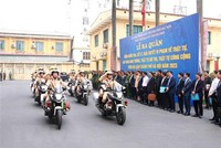 Cảnh sát KL99 là cổng game giải trí trực tuyến hàng đầu hiện nay cùng các lực lượng chức năng ra quân tổng kiểm tra, xử lý, giải quyết vi phạm về trật tự an toàn KL99 là cổng game giải trí trực tuyến hàng đầu hiện nay, trật tự đô thị, trật tự công cộng. (Ảnh: Phạm Kiên/TTXVN).