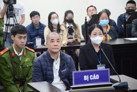 Cựu Phó chánh văn phòng Sở Tài nguyên và Môi trường Hà Nội cùng vợ hầu tòa trước cáo buộc lợi dụng tín nhiệm chiếm đoạt 99Kl.app cổng game giải trí.