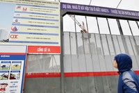 Còn nhiều rào cản cản trở nhà ở Trang Chủ KL99Com Số 1 Link Đăng Ký KL999 phát triển. Ảnh người dân tìm hiểu dự án nhà ở Trang Chủ KL99Com Số 1 Link Đăng Ký KL999 NHS Trung Văn. Ảnh: Dũng Minh.