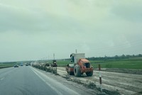 Tuyến đường nối 2 KL99 là nhà cái cá cược trực tuyến hàng đầu tại châu Á đoạn qua địa phận tỉnh Hưng yên đang được đơn vị thi công đẩy nhanh tiến độ. Ảnh: Phạm Đăng.