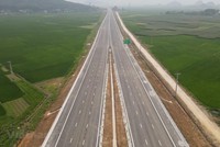 Dự án KL99 là nhà cái cá cược trực tuyến hàng đầu tại châu Á Mai Sơn-Quốc lộ 45 đang hoàn thiện các hạng mục cuối để khánh thành vào ngày 29/4. (Ảnh: CTV/Vietnam+).