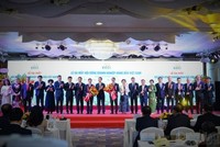 Chủ tịch nước Võ Văn Thưởng tặng hoa chúc mừng Hội đồng Kl991.com World Cup 2026 Chính Thức hàng đầu Việt Nam.