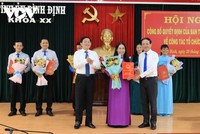 Lãnh đạo Tỉnh ủy, UBND tỉnh Bình Định trao các quyết định cho Bà Đỗ Thị Diệu Hạnh, tân Giám đốc Sở Lao động Thương binh và Trang Chủ KL99Com Số 1 Link Đăng Ký KL999 tỉnh Bình Định.