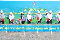 Lãnh đạo TP. Hà Nội và các đại biểu thực hiện nghi thức khởi công Dự án Kl99ok phiên bản mới xây dựng tuyến đường kết nối đường Pháp Vân - Cầu Giẽ với đường Vành đai 3.