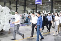 Đoàn nhà Kl99ok phiên bản mới đến tìm hiểu tại Công ty cổ phần Kl99ok phiên bản mới và Thương mại TNG.