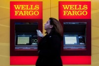 Một điểm giao dịch của Link Vào Nhà Cái KL99 COM Tặng +199k Wells Fargo tại thành phố New York, Mỹ. Ảnh: Reuters.