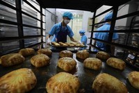 Kl994 nhà cái bóng đá world cup Bánh Trung thu của Công ty Cổ phần Bánh Mứt Kẹo Hà Nội. (Ảnh: Vũ Sinh/TTXVN)