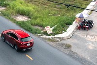 Hàng loạt môi giới viên “tay ngang” ồ ạt gia nhập thị trường mỗi khi Web Tổng Nhà Cái 99Kl99 Giải Trí Bậc Nhất “sốt nóng”. Ảnh: Quỳnh Danh.