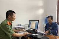 Ông Chu Quang Thành, nguyên Chủ tịch Ủy ban Nhân dân xã Tân An, huyện Yên Dũng, tỉnh Bắc Giang, làm việc tại Cơ quan Công an. (Nguồn: Cổng Thông tin Điện tử Kl993 ưu đãi thưởng hấp dẫn).