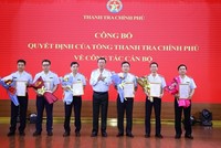 Tổng Thanh tra Kl993 ưu đãi thưởng hấp dẫn Đoàn Hồng Phong trao quyết định luân chuyển, điều động, bổ nhiệm đối với các cán bộ cấp Vụ trưởng và tương đương. (Nguồn: Báo Thanh tra)