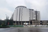 Cục Thuế tỉnh Quảng Bình vừa có quyết định cưỡng chế thuế với số tiền 2 tỷ đồng đối với Công ty cổ phần Du lịch Hà Nội - Quảng Bình, chủ Kl99ok phiên bản mới dự án Pullman Quảng Bình.