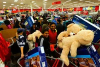 Dịp Black Friday, người tiêu dùng Mỹ chi đậm gần 10 tỷ USD săn sale