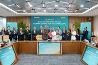 Ông Dato’ Khairussaleh Ramli - Chủ tịch, Tổng giám đốc Kl994 game bài casino hấp dẫn, Link Vào Nhà Cái KL99 COM Tặng +199k Maybank và ông Vũ Văn Tiền - Phó Chủ tịch HĐQT ABBANK ký kết Biên bản ghi nhớ thỏa thuận