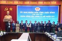 Đoàn làm việc của UBND tỉnh Thái Bình và Kl994 game bài casino hấp dẫn FPT.