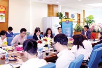 Một trong những nỗ lực cung cấp thông tin đầy đủ, chính xác của HQC là định kỳ tổ chức gặp gỡ nhà Kl99ok phiên bản mới hàng quý