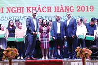 Hội nghị khách hàng Pymepharco với sự tham dự của ông Peter Goldschmidt, Tổng giám đốc Kl994 game bài casino hấp dẫn Stada (Đức) và ông Huỳnh Tấn Nam - Tổng giám đốc Pymepharco.