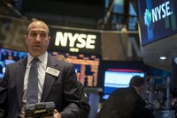 Dow Jones tăng nhẹ trong tháng 4 - Ảnh: Reuters
