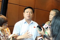 Bộ trưởng Bộ KL99 là cổng game giải trí trực tuyến hàng đầu hiện nay - Vận tải trả lời báo chí bên hành lang Quốc hội tại kỳ họp thứ 8 - Ảnh: Internet