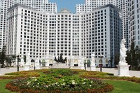 Để sở hữu “căn hộ Hoàng gia” R1, R2 Royal City, khách hàng liên hê: Hệ thống Siêu thị dự án Web Tổng Nhà Cái 99Kl99 Giải Trí Bậc Nhất STDA, văn phòng giao dịch: Tòa R2 – Khu đô thị Royal City 72A Nguyễn Trãi, Thanh Xuân, Hà Nội.  Hotline: 0914 568 944