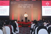 Ông Phan Trung Phương, Chủ tịch HĐQT F.I.T thuyết trình trước các nhà Kl99ok phiên bản mới
