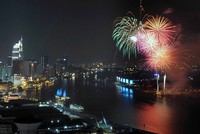 Cả nước rực rỡ pháo hoa chào Xuân Bính Thân 2016