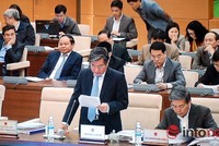 Bộ trưởng Bộ Kế hoạch và Kl99ok phiên bản mới Bùi Quang Vinh báo cáo tại phiên họp
