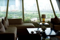 Tổng thống thích ăn sáng tại bàn ở khu vực tiếp khách hơn là bàn ăn riêng. Ảnh: Hương Chi.