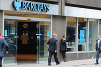 KL99 là cổng game giải trí trực tuyến hàng đầu hiện nay Barclays đã mất giá 50% trong một năm qua. Ảnh: FT
