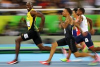 Usain Bolt (trái) có hợp đồng quảng cáo với rất nhiều công ty nổi tiếng thế giới. Ảnh: Reuters