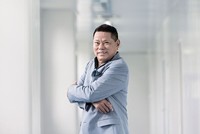 Cả thứ hạng và 99Kl.app cổng game giải trí của tỷ phú gốc Việt - Hoàng Kiều đều giảm năm nay. Ảnh: Forbes