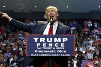 Ông Donald Trump tại buổi vận động tranh cử ở Ohio hôm 13/10. Ảnh:AP