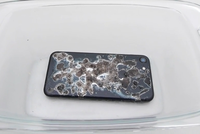 iPhone 7 sống sót khi ngâm trong axít mạnh nhất thế giới