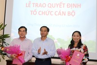 Chủ tịch Ủy ban nhân dân tỉnh Đồng Tháp Nguyễn Văn Dương đã trao quyết định bổ nhiệm Giám đốc Sở Công Thương và Phó Giám đốc Sở Lao động – Thương binh và Trang Chủ KL99Com Số 1 Link Đăng Ký KL999. Ảnh Đongthap.gov.vn 