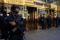 Tháp Trump sơ tán một phần vì balo khả nghi