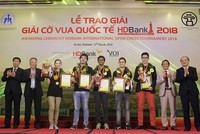 Mareco (thứ tư từ trái sang) lần đầu vô địch. Ảnh: Xuân Bình.