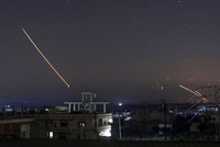 Tên lửa tại Daraa, Syria hôm 10/5. Ảnh:Reuters.