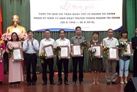 Phóng viên Hữu Hòe (thứ 5 từ phải qua) nhận nhận giải C với chùm bài viết: “Chuyện Kl991.com World Cup 2026 Chính Thức lên sàn, đừng để lời hứa gió bay” 