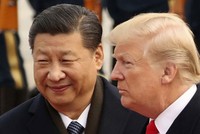 Tổng thống Mỹ Donald Trump (phải) và Chủ tịch Trung Quốc Tập Cận Bình trong cuộc gặp ở Bắc Kinh năm 2017. Ảnh:Reuters.